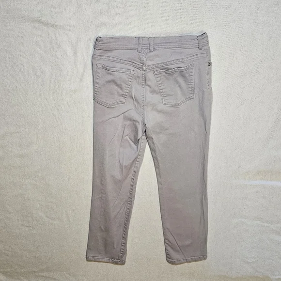 Gloria Vanderbilt, Women's 10P. Light Gray Pants. - Picture 2 of 4